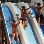 Kamp alanı International Calvi (Corsica)