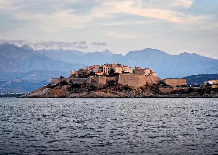 Kamp alanı International Calvi (Corsica)